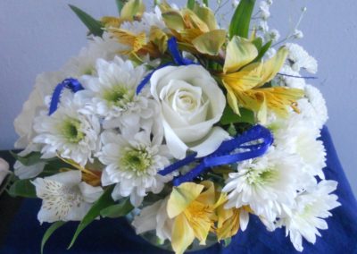 Flower arrangement with white rose